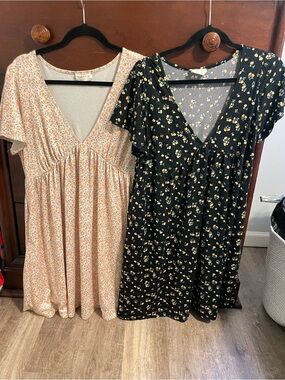 Lot xl Ninexis v babydoll mini Dresses  floral yellow black knit flutter soft